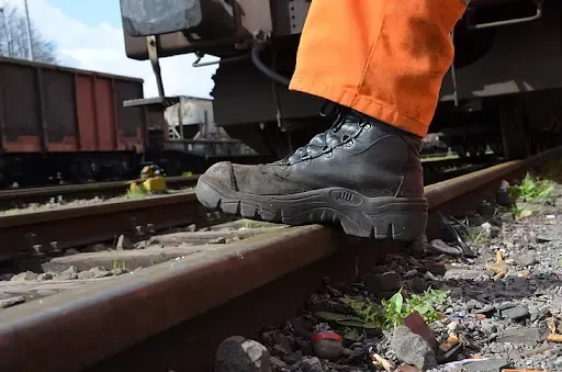 fungsi sepatu boot.webp